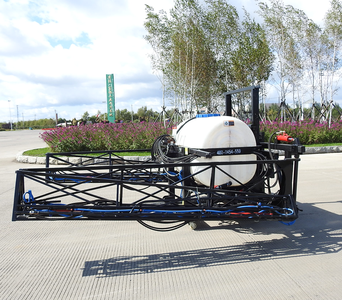 2017大型悬挂式喷杆喷药机