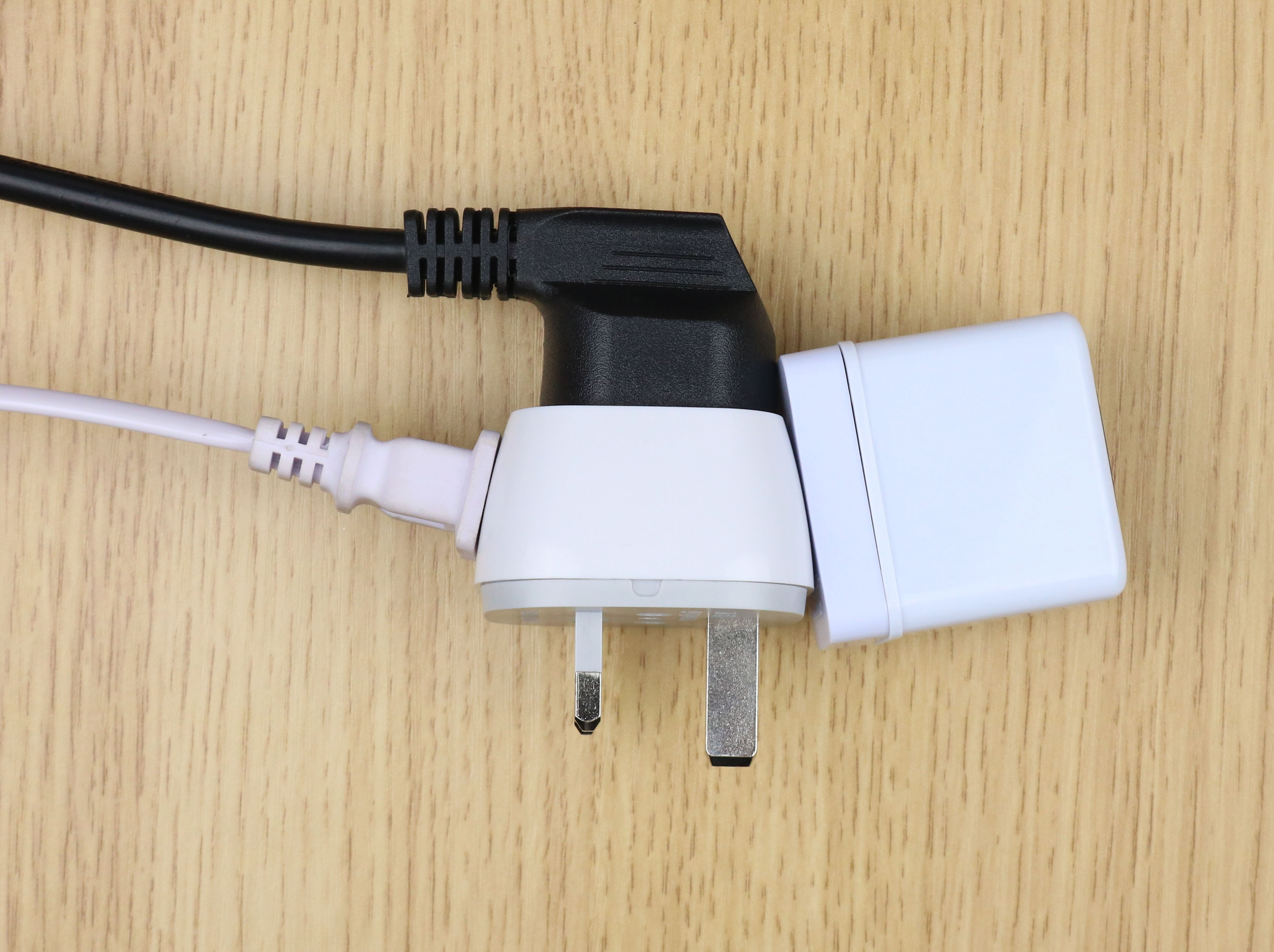 一转三扩展插座 英规转换插头出国外用