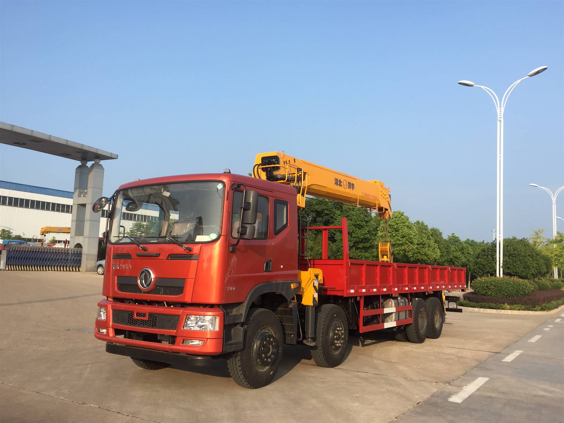 东风专底前四后八14吨自吊车工厂批量出售