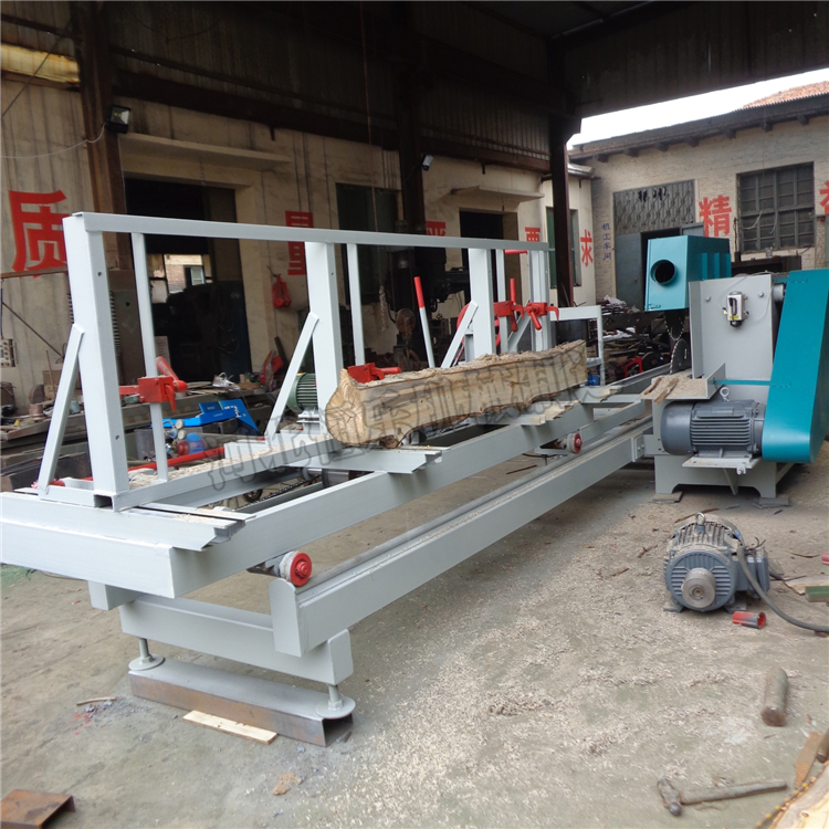 一种板材简易推台锯的制作方法