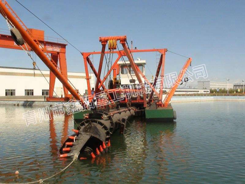 100立方绞吸式挖泥船