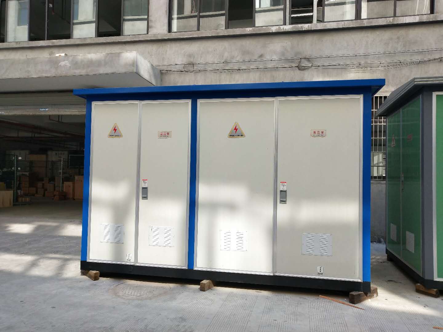 根据方案的不同,高压可设置环网型