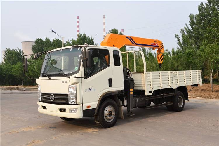 5吨黄牌随车吊 凯马国五货箱4.62米 配5吨4节臂