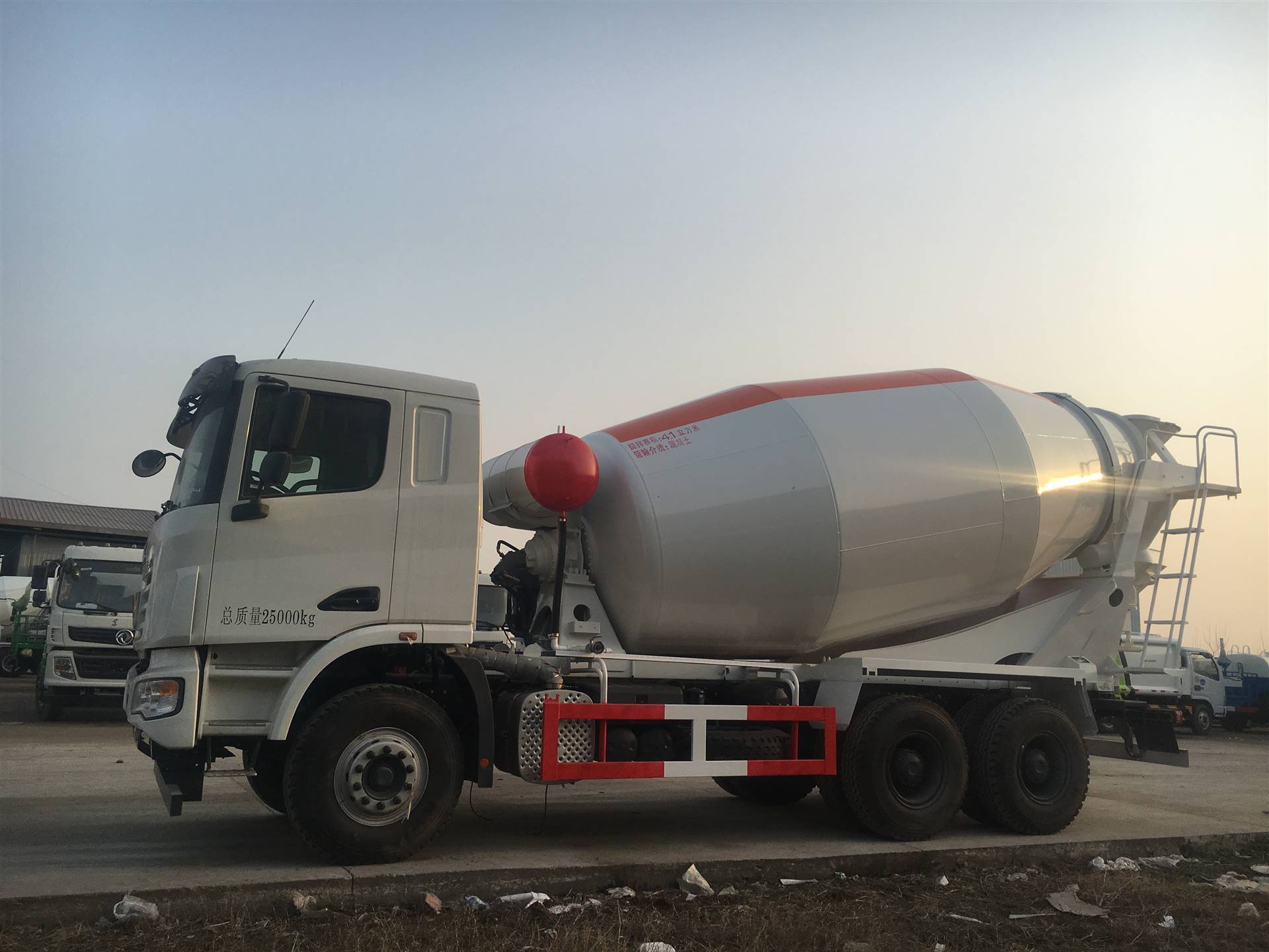 贵阳6方12方搅拌车水泥罐车新车价格