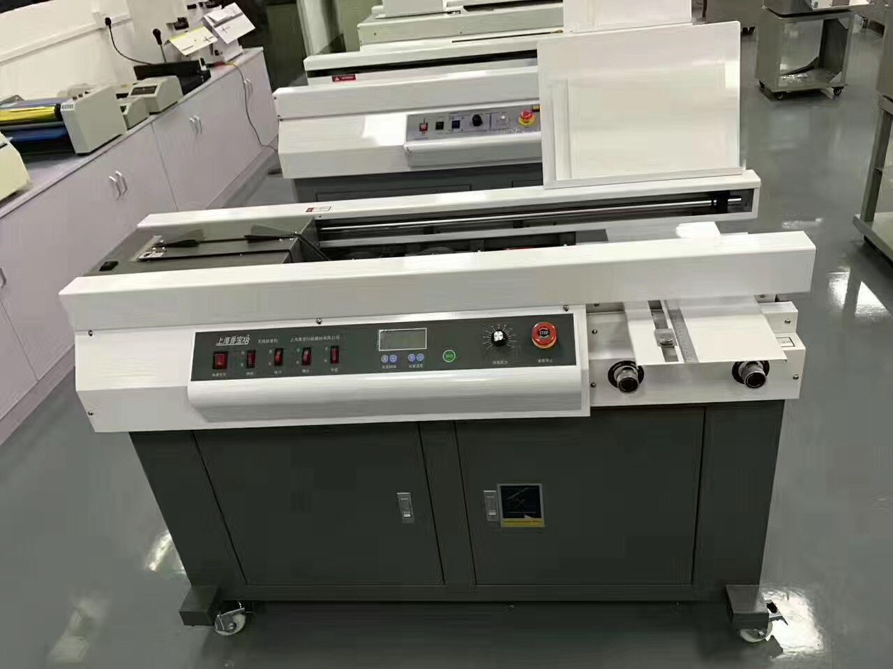 a4带侧胶胶装机,可装订1公分157g