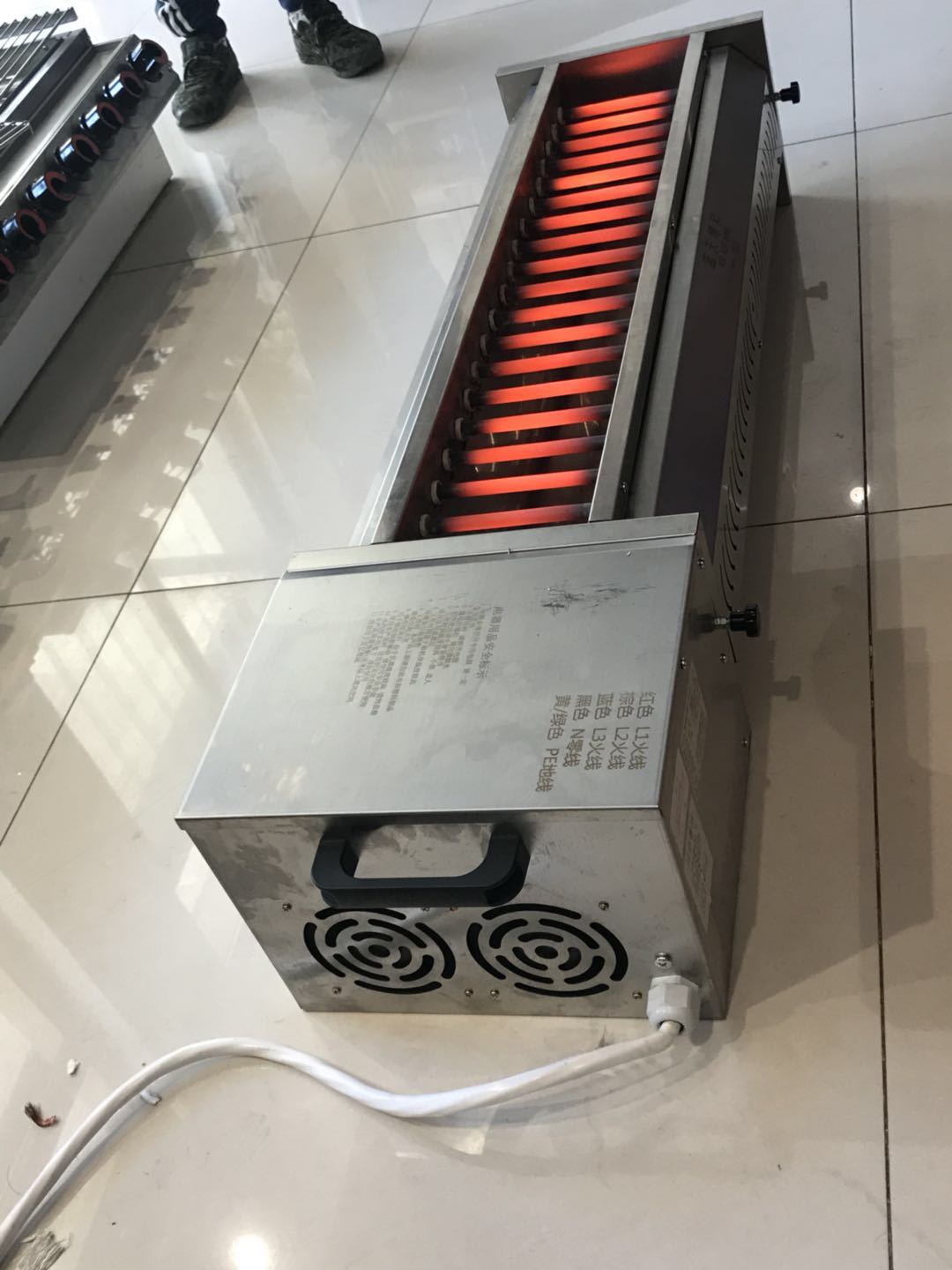 蓝天博科环保无烟金刚棒烧烤箱 - 家电批发网