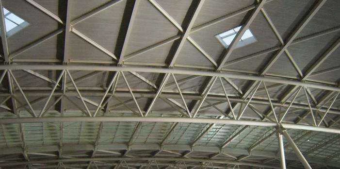 供应青岛钢骨架屋面板,网架板,厂房屋面板