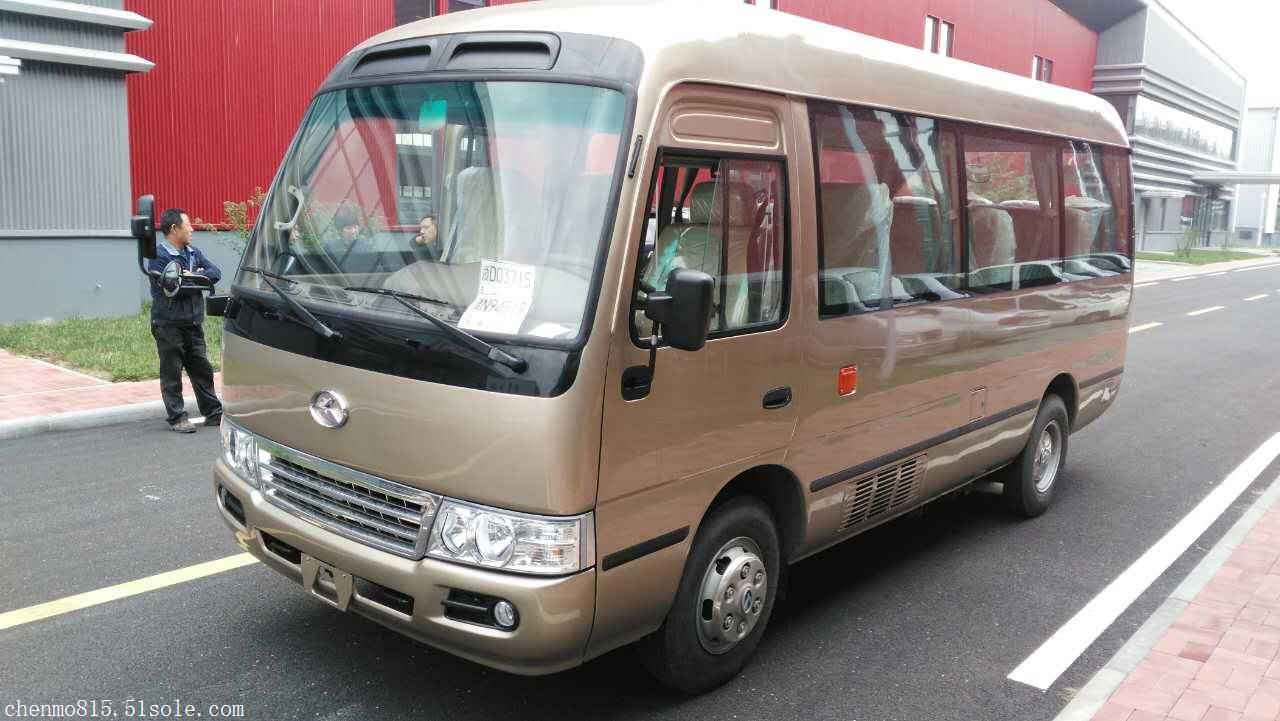 产品  金龙考斯特客车系列:6米(10-19座),7米(17-23座)采用江淮合资