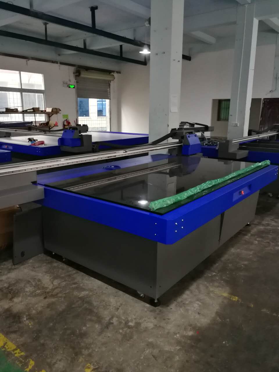 uv平板打印机 酒瓶酒盒 保温杯打印