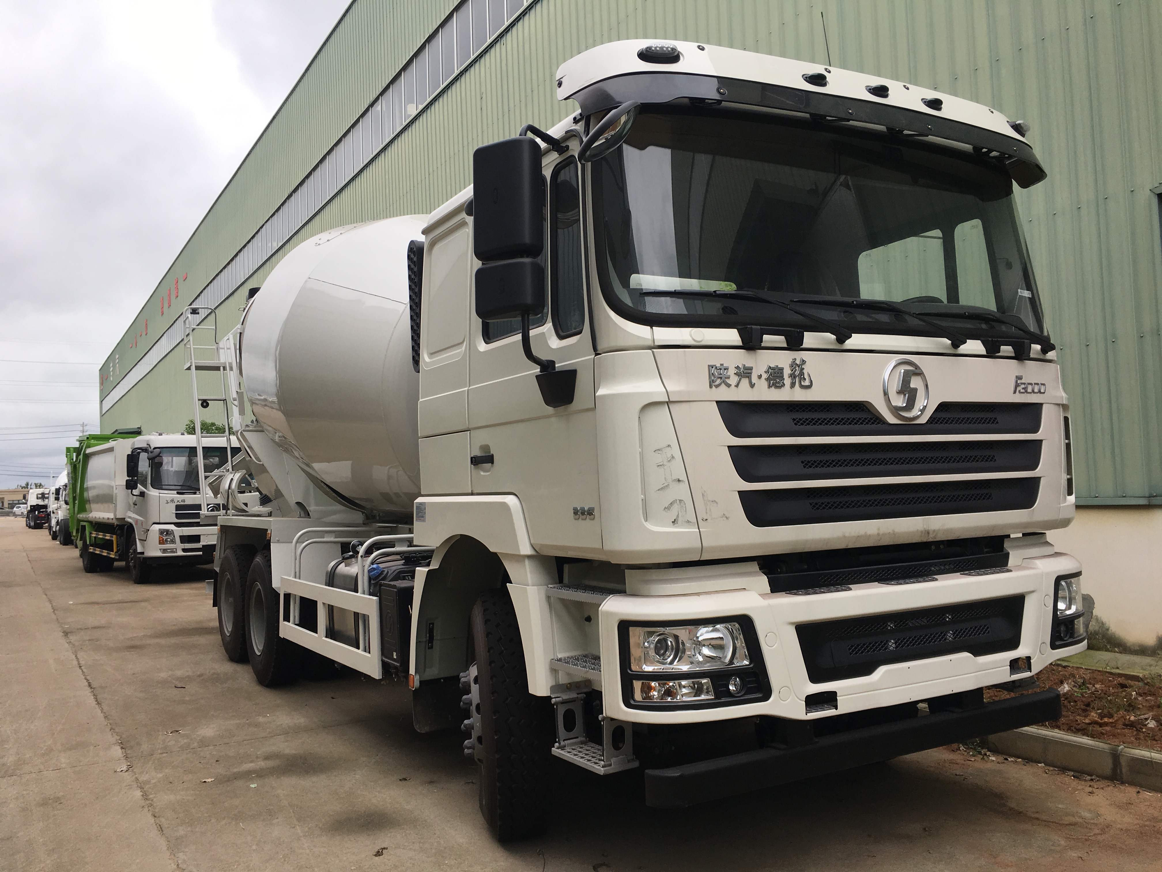 陕汽德龙14方搅拌车现车出售