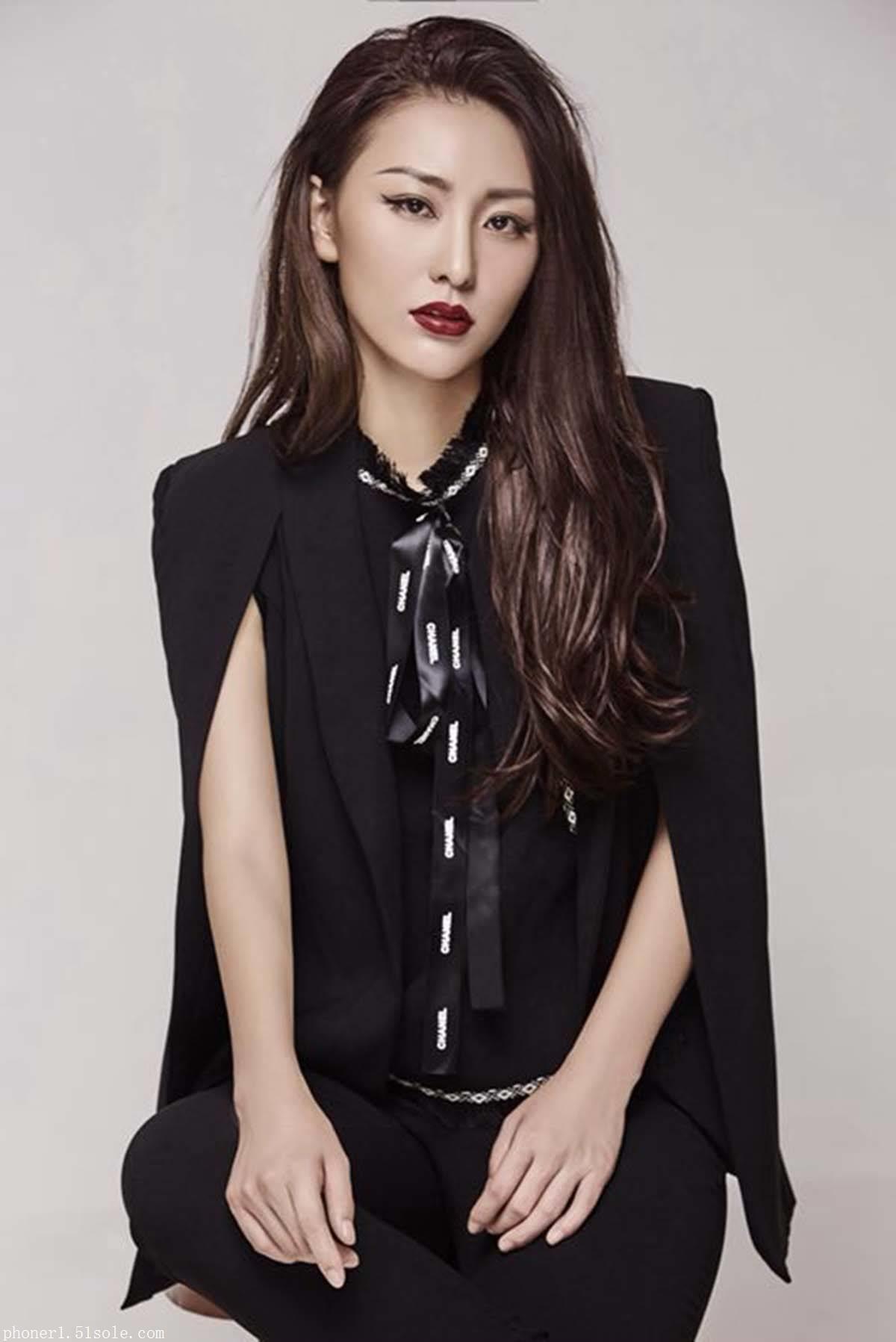 演员杨依是中国十大瑜伽新星,健身教练杨依怎么样