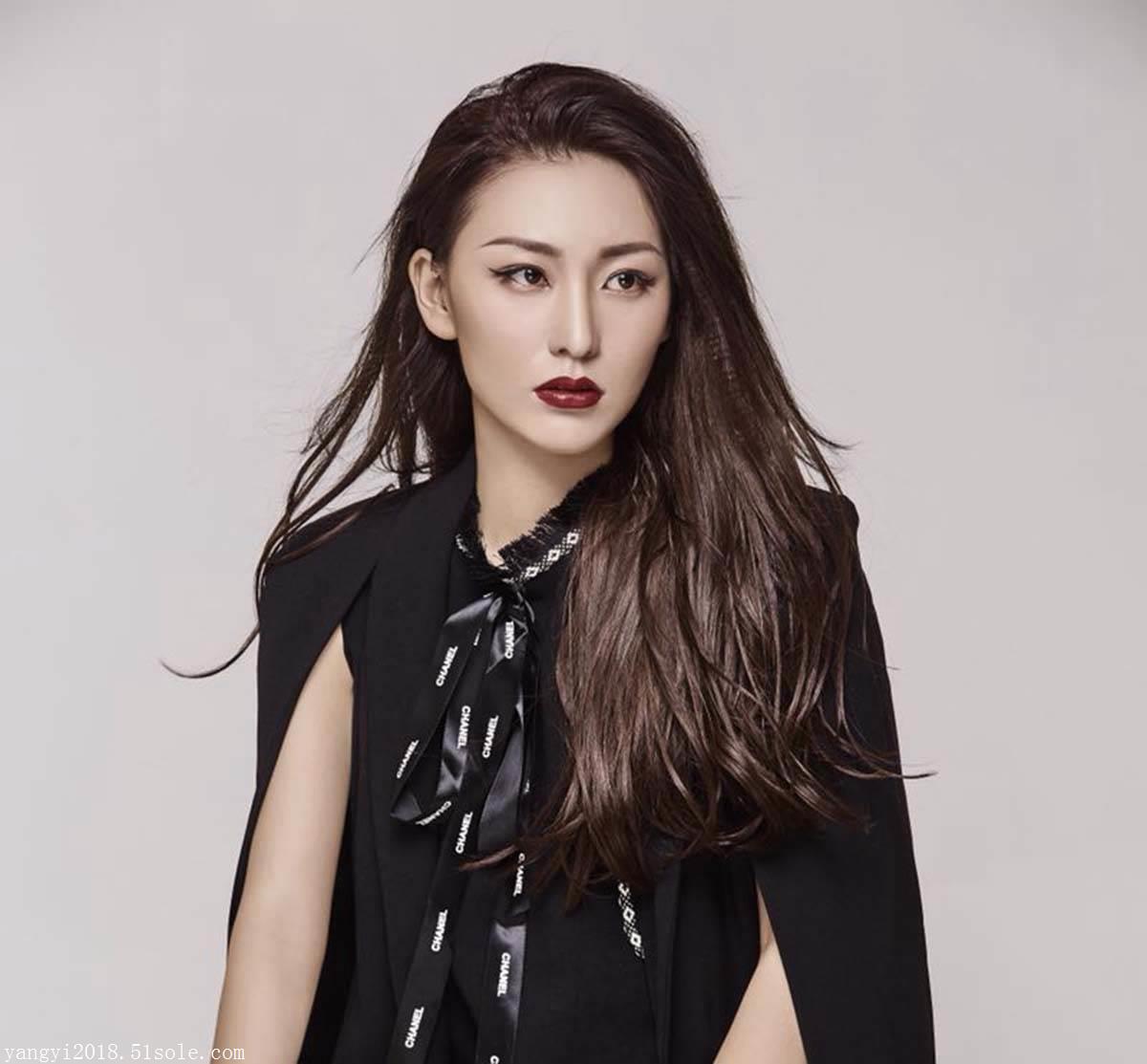 杨依出演的电影海报,模特杨依是中国十大瑜伽新星