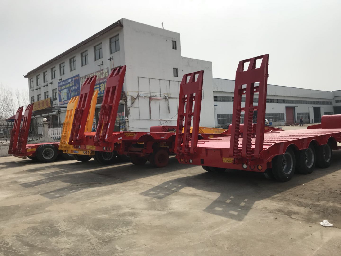 低平板半挂车