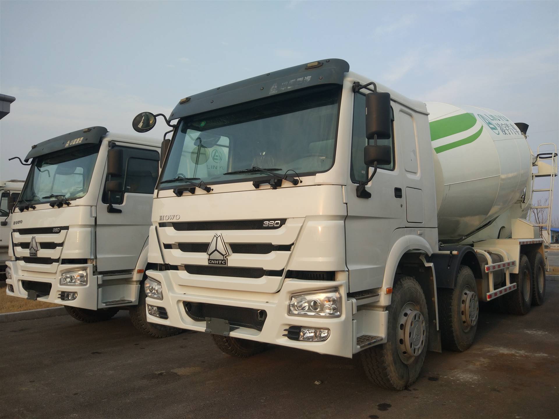 库存重汽豪沃搅拌车