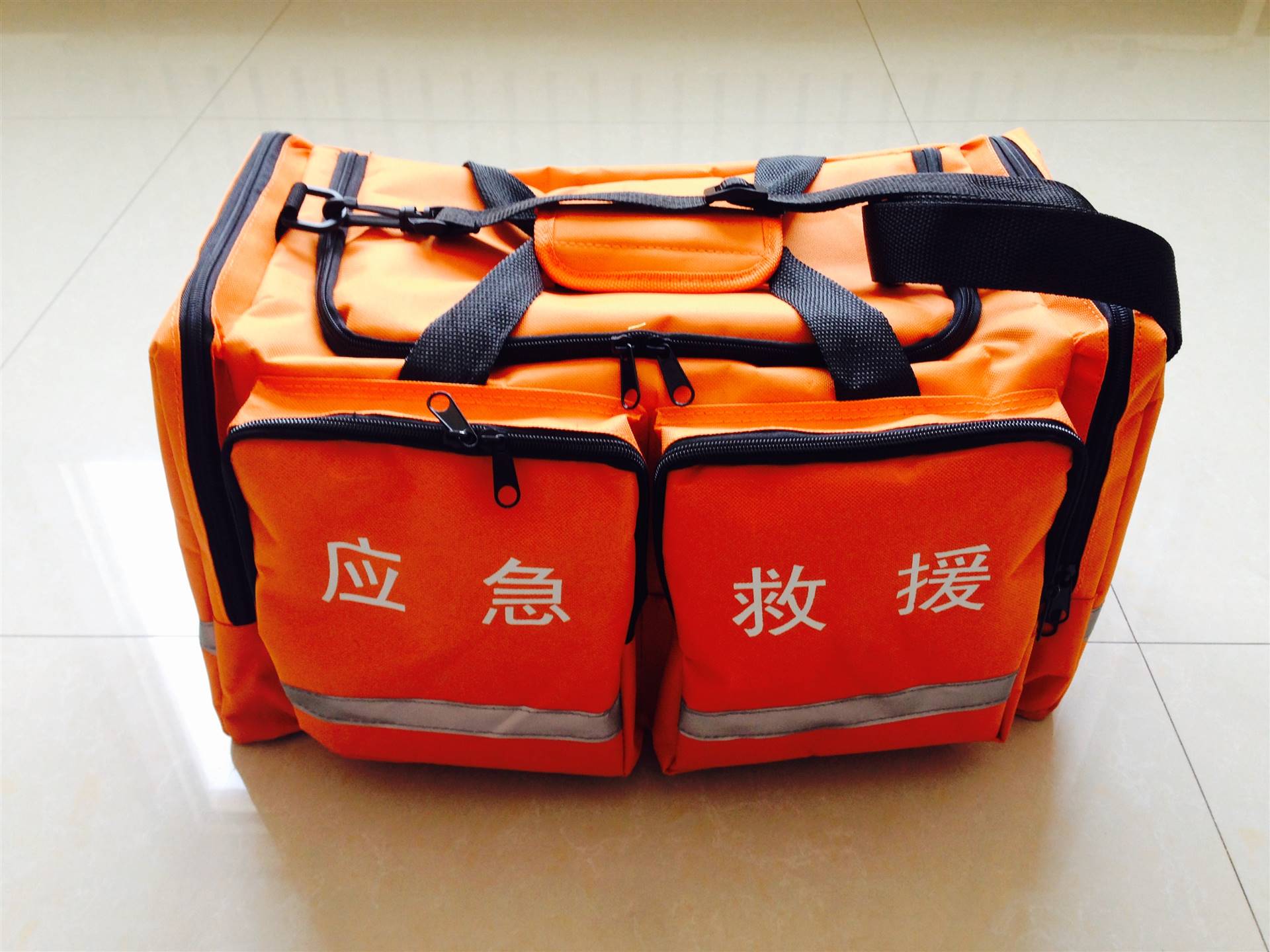 厨房壁挂急救箱