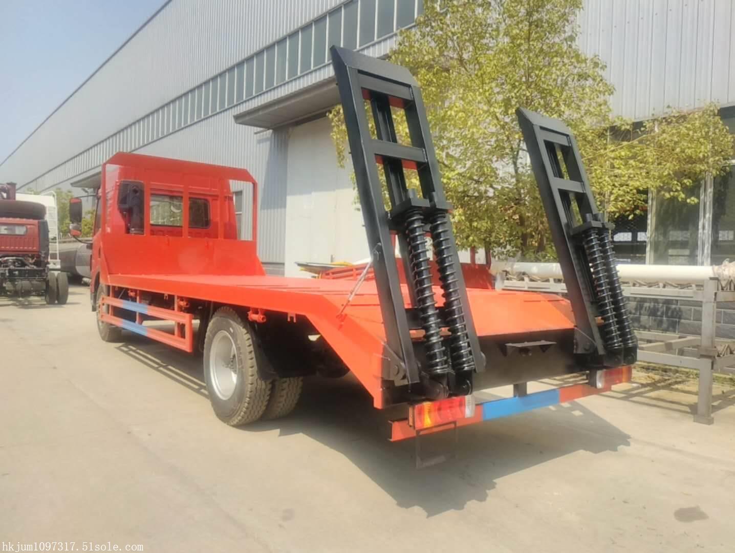 解放龙v挖机带爬梯6米板长平板运输车