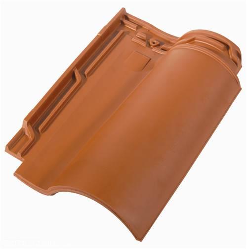 外形为较大的筒状拱高加单侧平行锁边,类似于筒瓦和平板瓦的结合体,铺