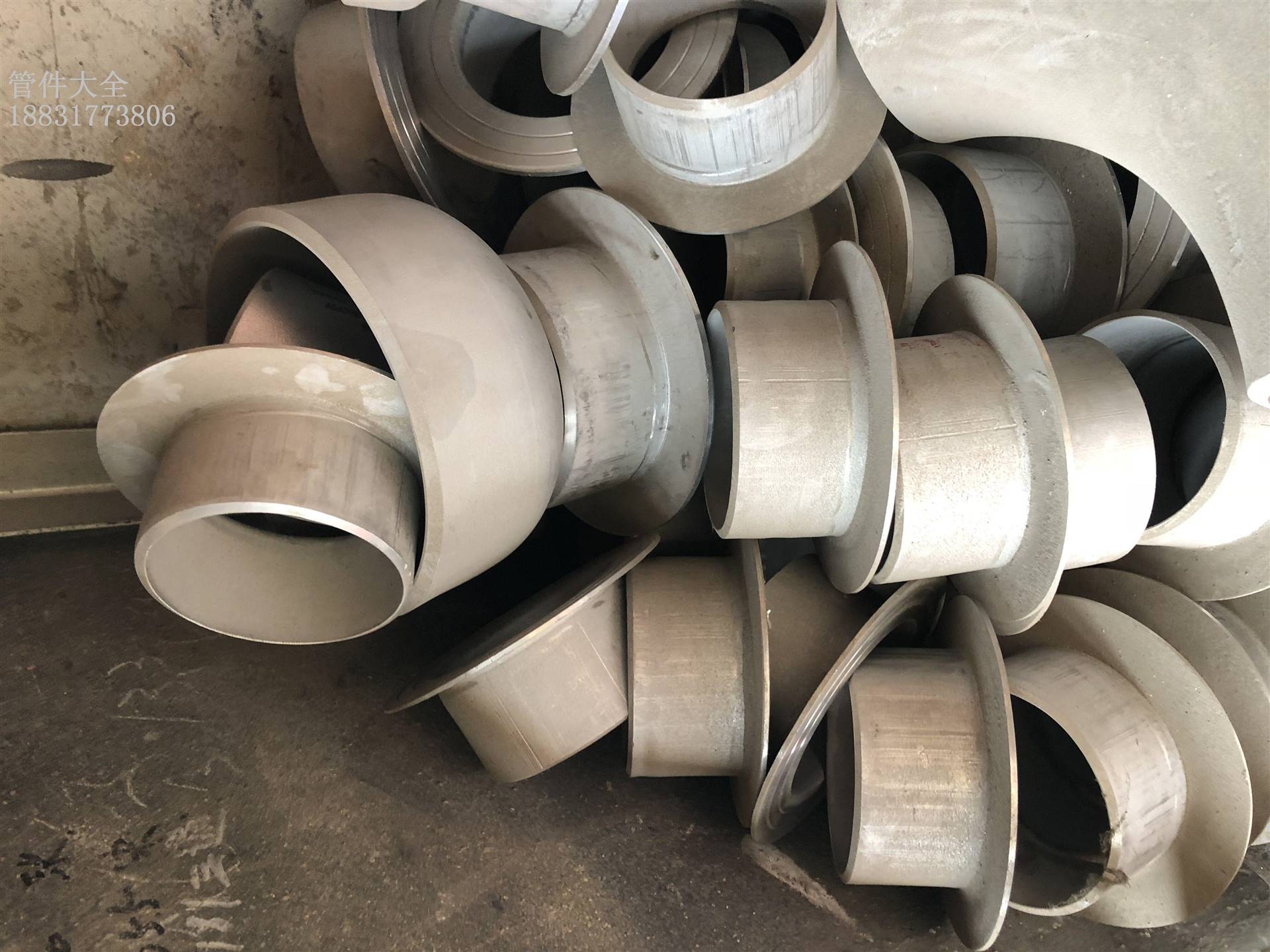 沧州万信专业生产翻边,不锈钢翻边管件厂家