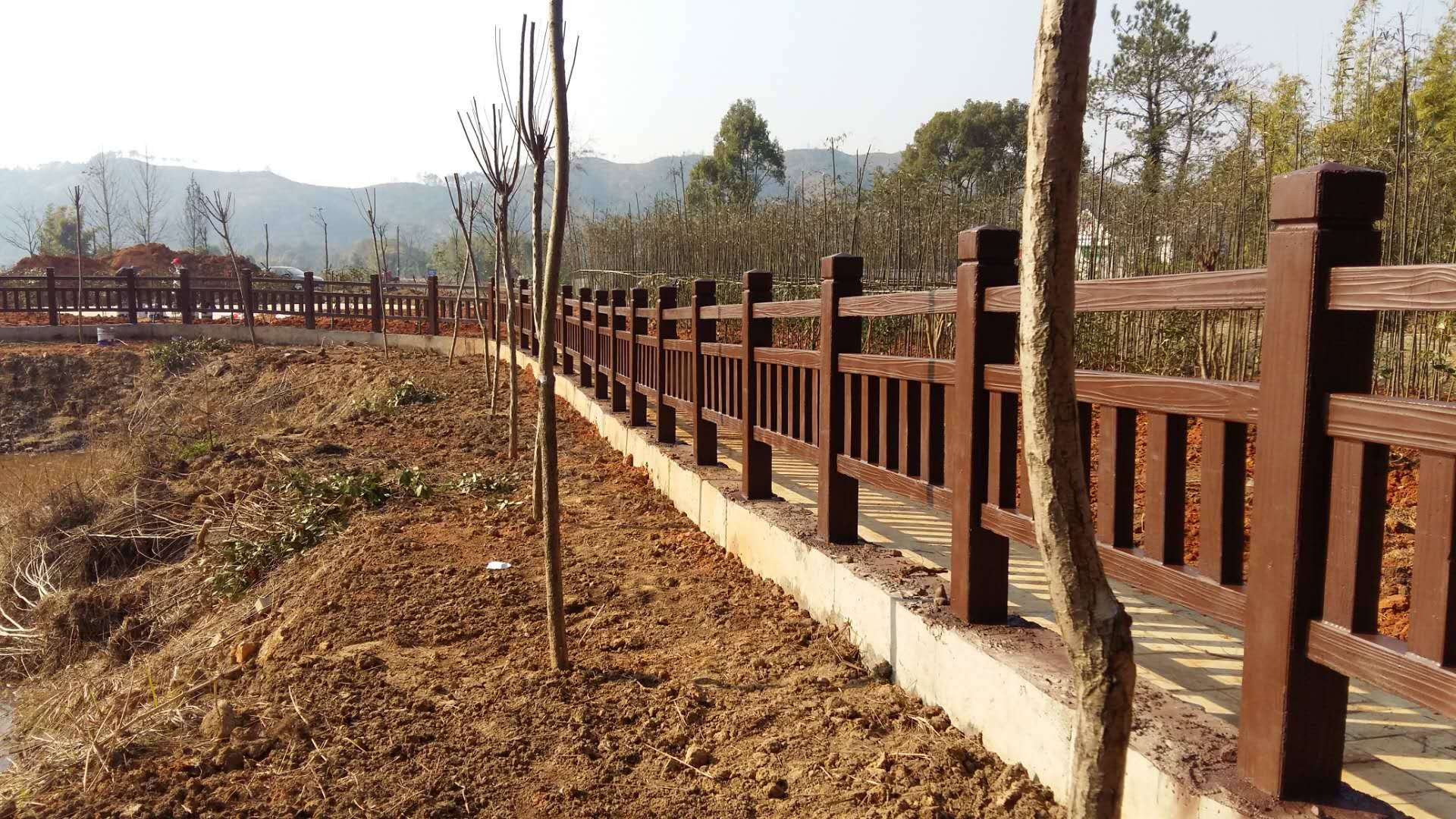 江西赣州河道边水泥仿木护栏杆