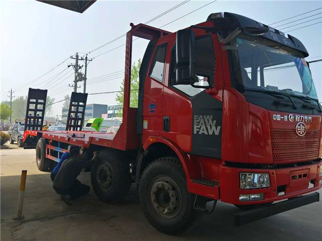 解放小三辆平板车