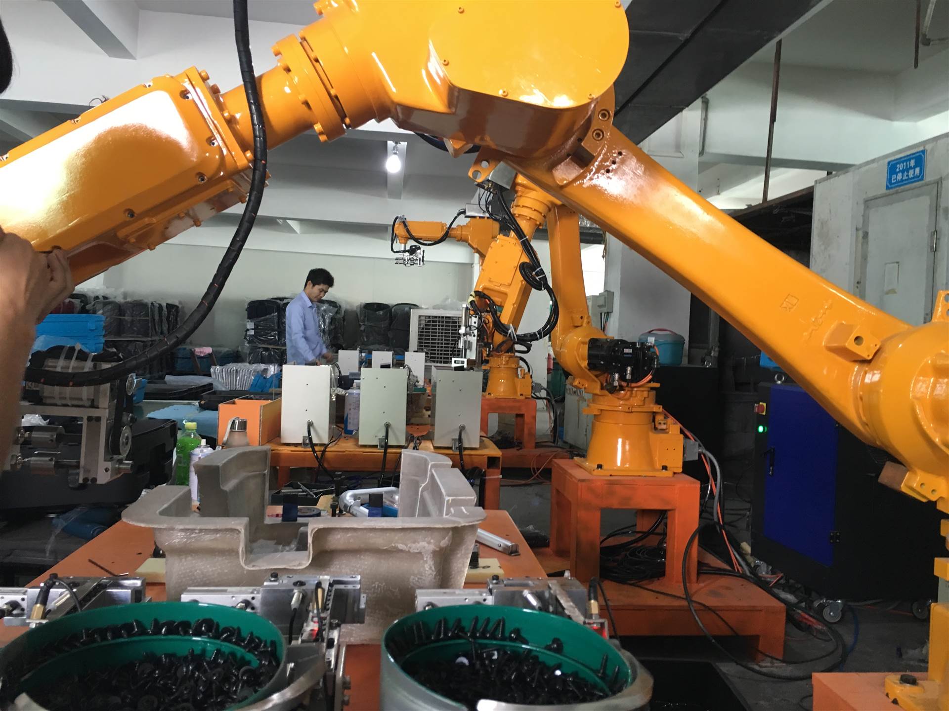 锁螺丝工艺繁杂难做怎么办,广东打螺丝机器人已解决问题