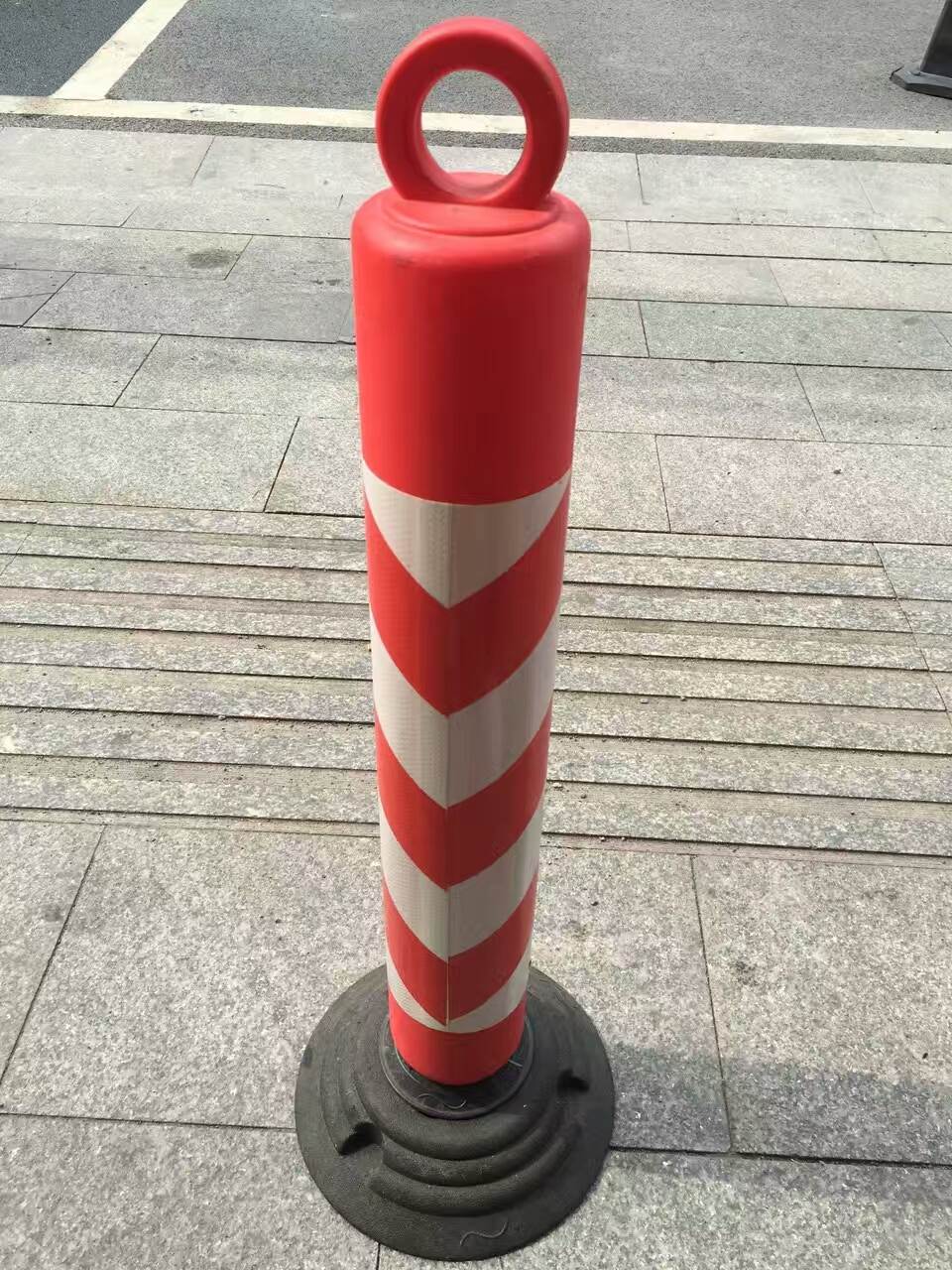 大量供应塑料反光防撞弹力柱交通安全导向标警示柱