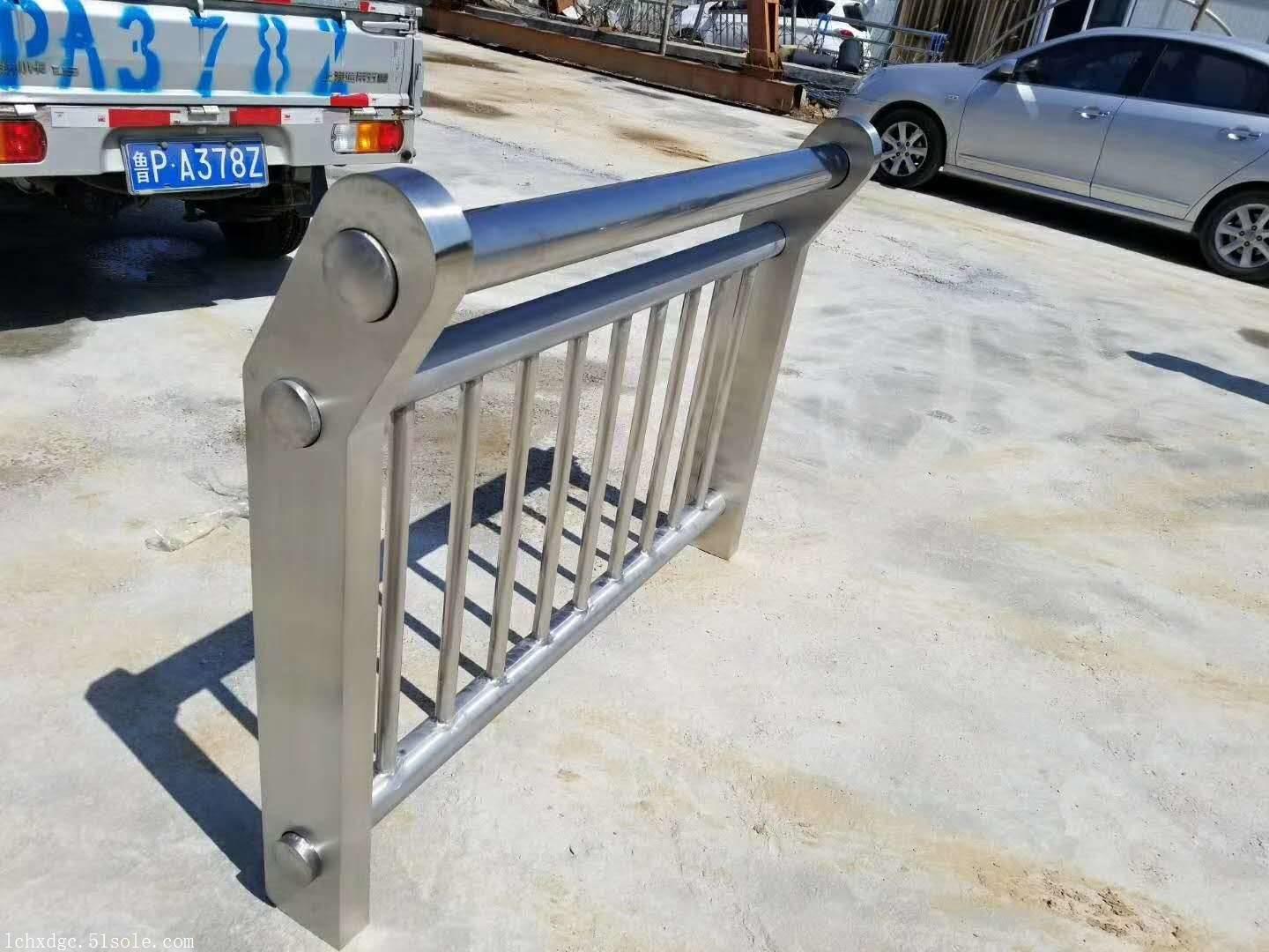 汕头市304不锈钢碳素钢复合管人行道护栏