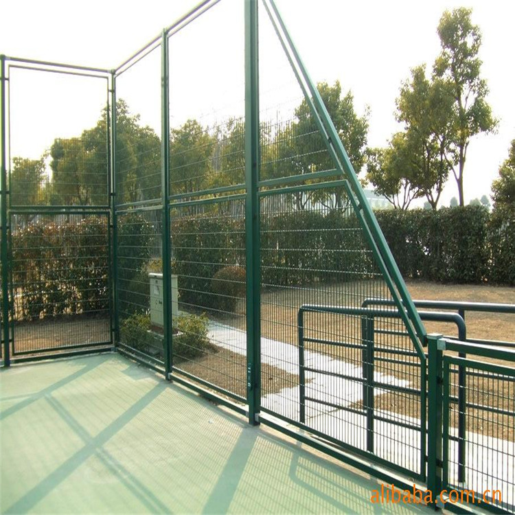 加工定制大连球场围栏/大连勾花网围栏，球场围网安装
