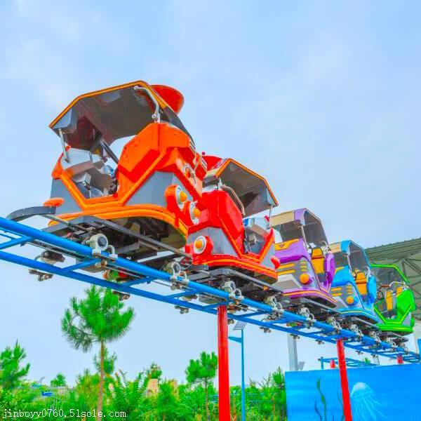 在金博的主题公园里,也可以坐上太空漫步