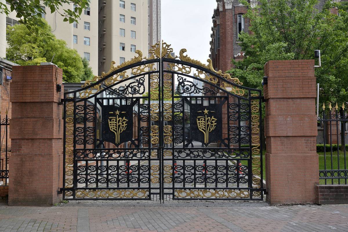 铁艺门厂家铸铁大门,天津铁艺大门,铁艺艺术牌楼