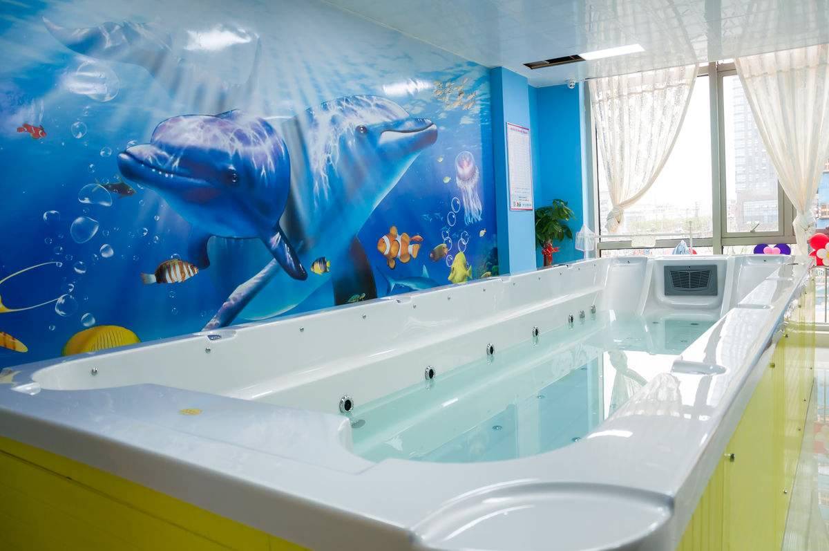 亚克力婴儿游泳池设备讲亚克力婴儿游泳池好在哪里
