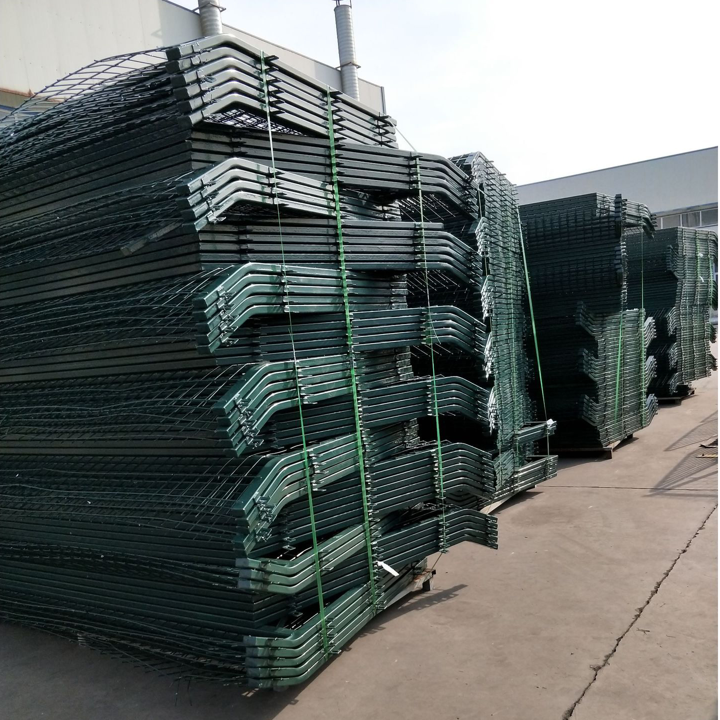 高速铁路金属网片防护栅栏厂家铁路护栏网价