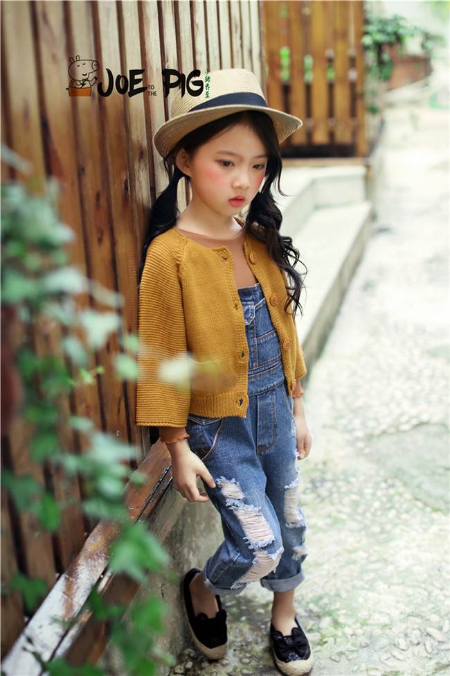 小猪乔至儿童服装搭配 人们在选择服装时,首先要注意的是衣服的颜色