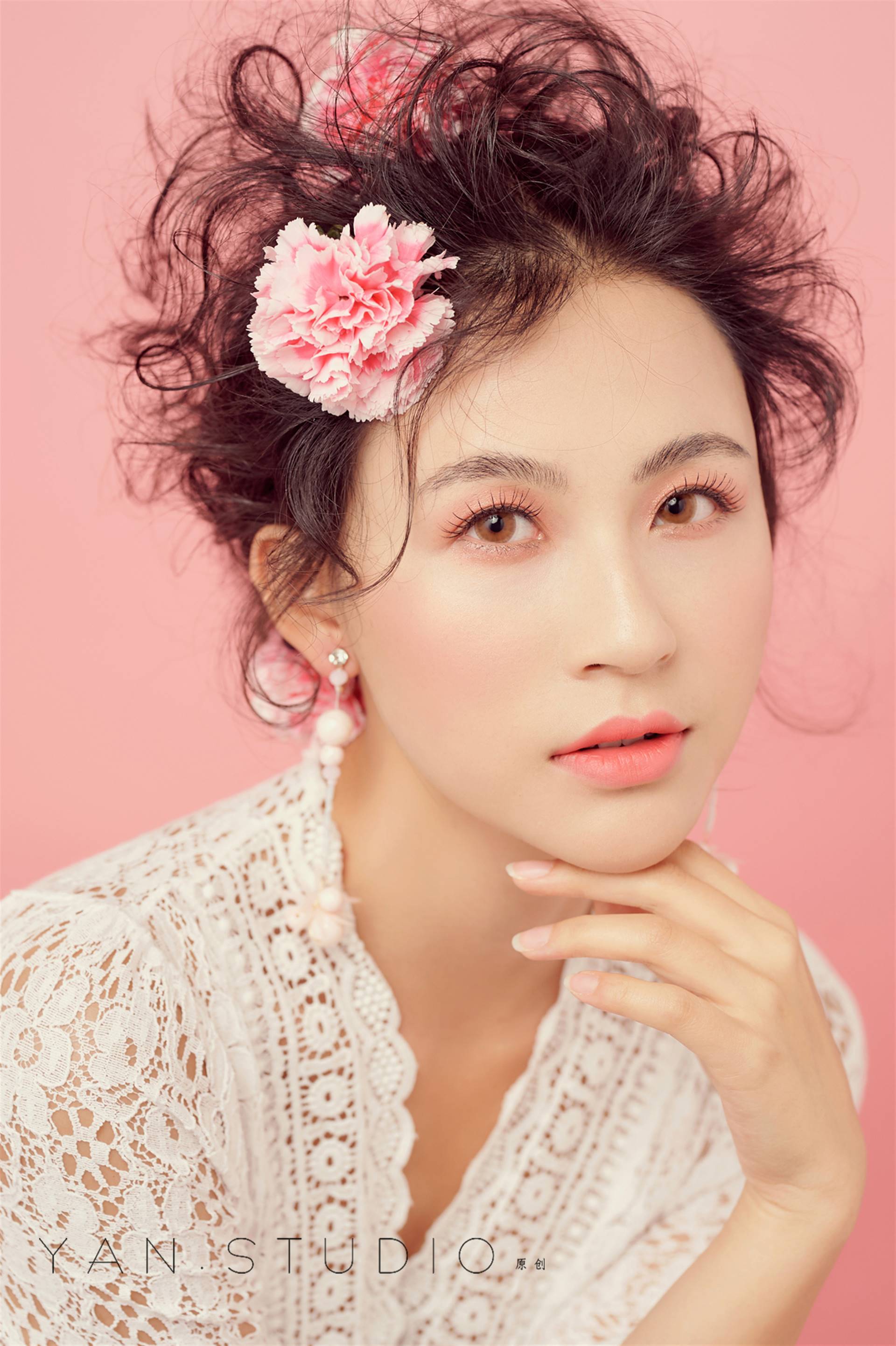 淡妆是每个女人出门的必备妆容 楚雄化妆学校