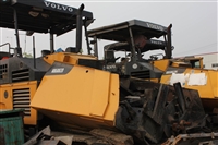 施工单位二手进口沃尔沃7820、8820摊铺机出售，机不可失