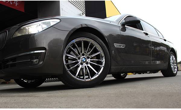 宝马730轮毂改黑色