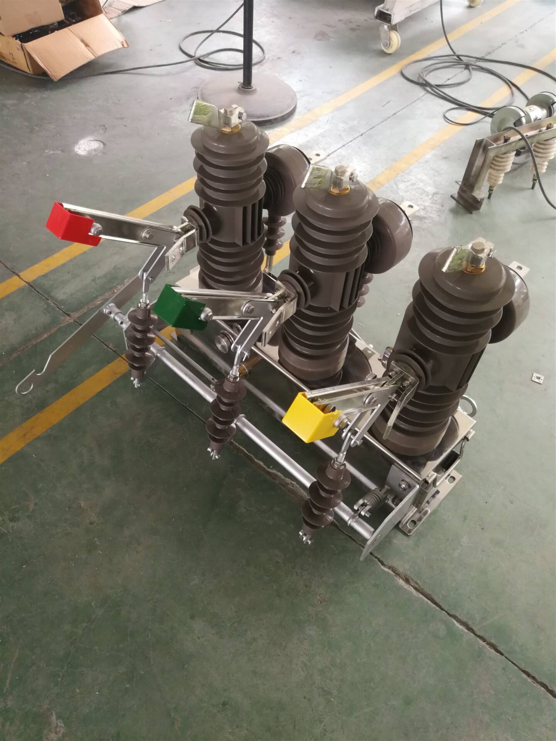 唐山户外柱上10kv小型国标高压真空断路器