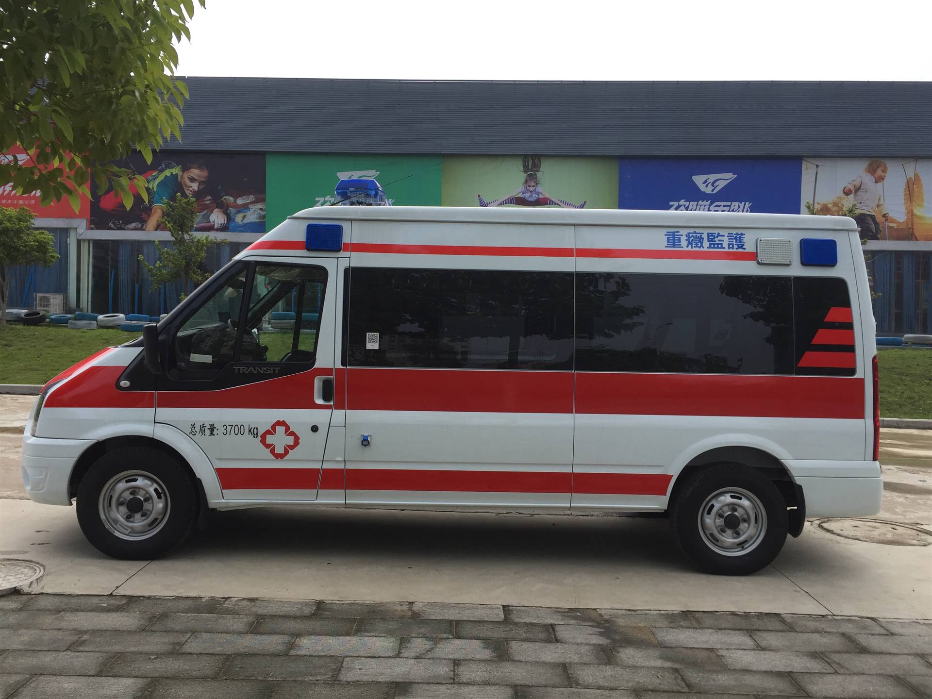 福特v348中顶监护救护车厂家直销