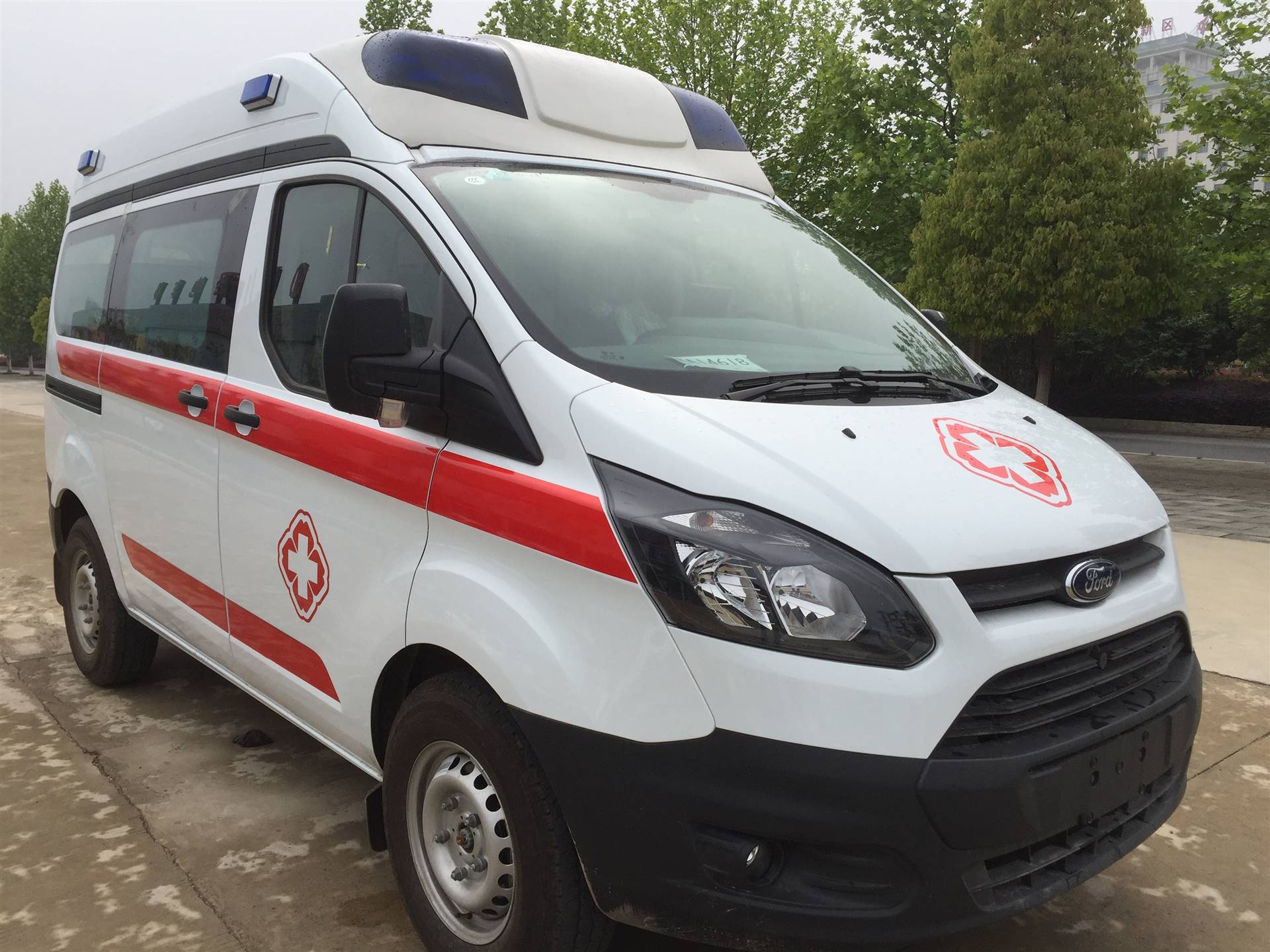 福特救护车v362中轴中顶clw5037xjhj5救护车厂家直销