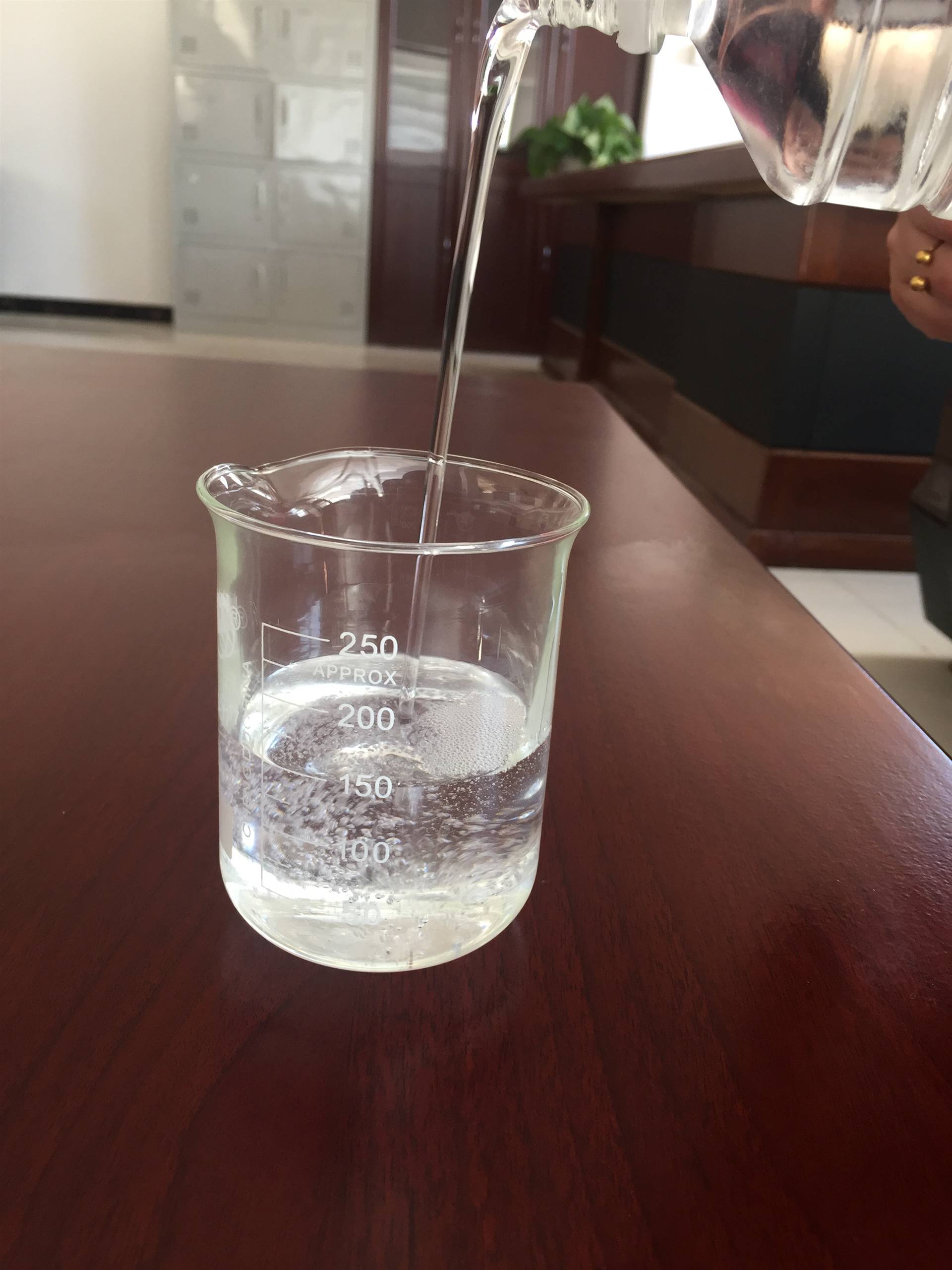 300号石蜡油,无味油,粘度小的石蜡油,塑胶跑道用油