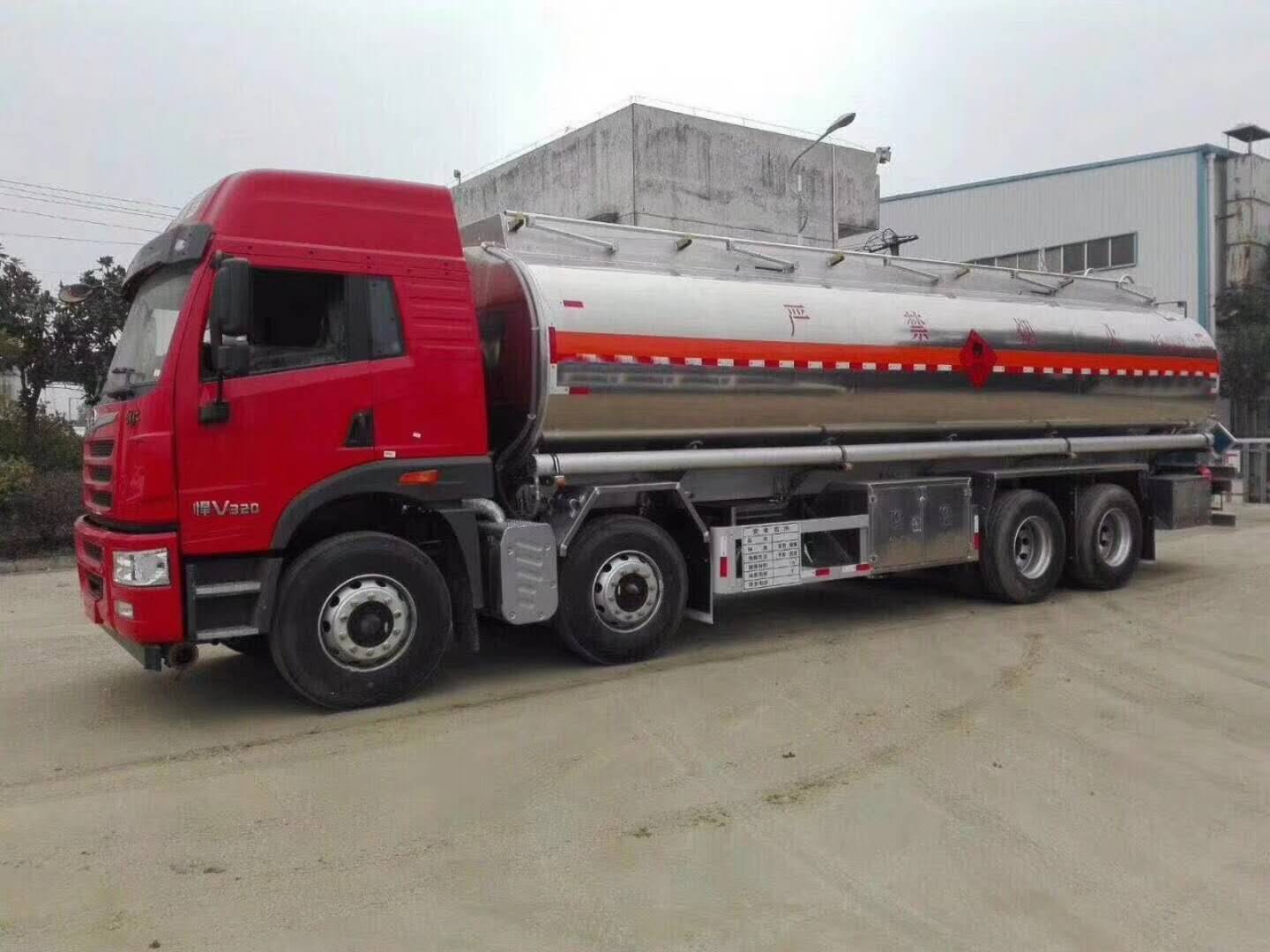 10吨的油罐车,东风10吨油罐车