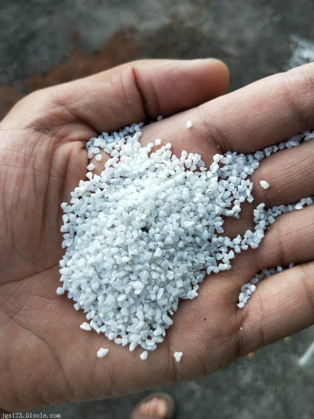 环保科技有限公司 新闻资讯 椰壳活性炭水过滤的工作原理 白沙子用途