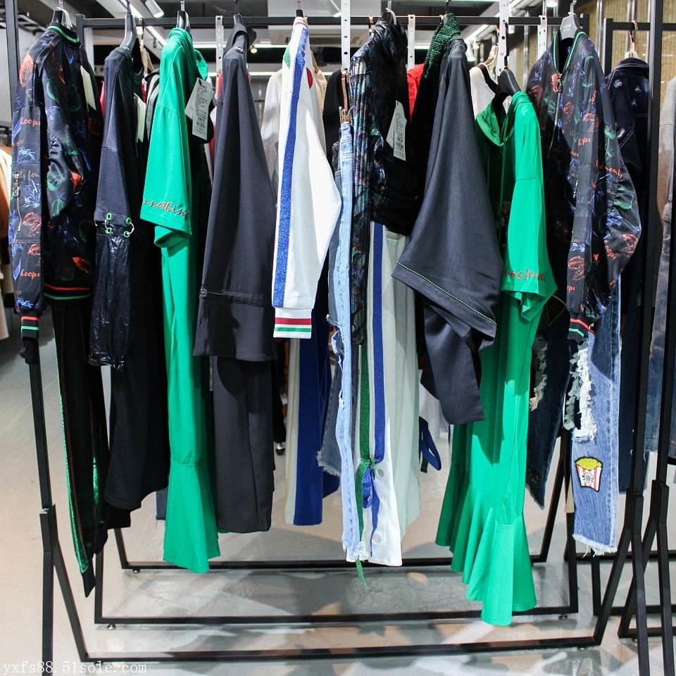 想要品牌女装折扣店里的服装陈列效果好,这5点一定要做好!