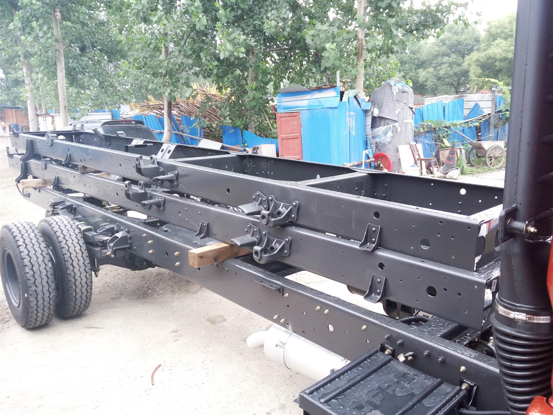 东风多利卡d9原装大梁价格报价