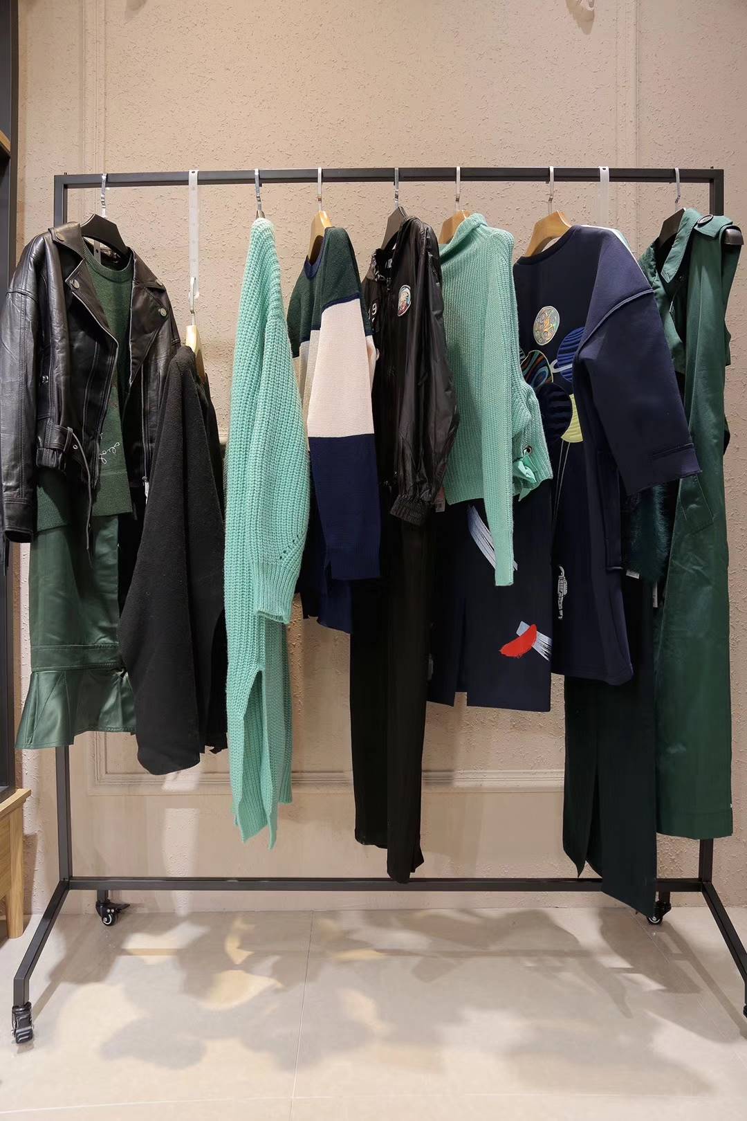 品牌女装库存尾货批发专柜正品珞炫18年秋装尾货哪有