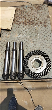 dcy40050圆锥齿轮减速机锥齿轮锥轴