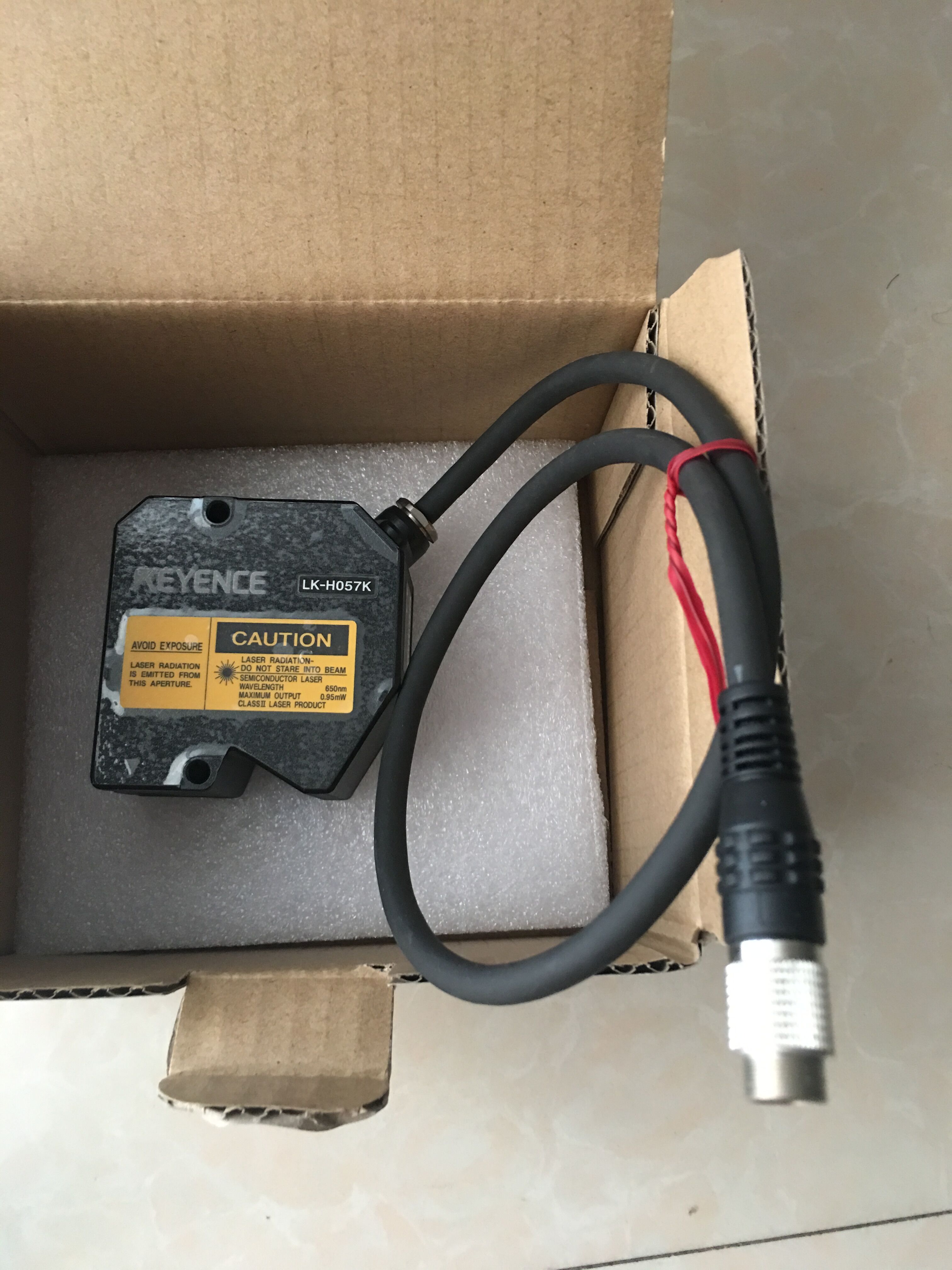 日本基恩士LK-H057K激光位移传感器