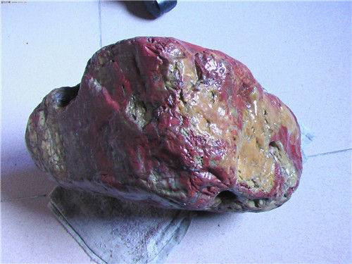 鸡血石原石拍卖的价格是多少