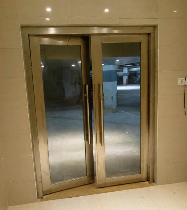 香槟金不锈钢防火玻璃门