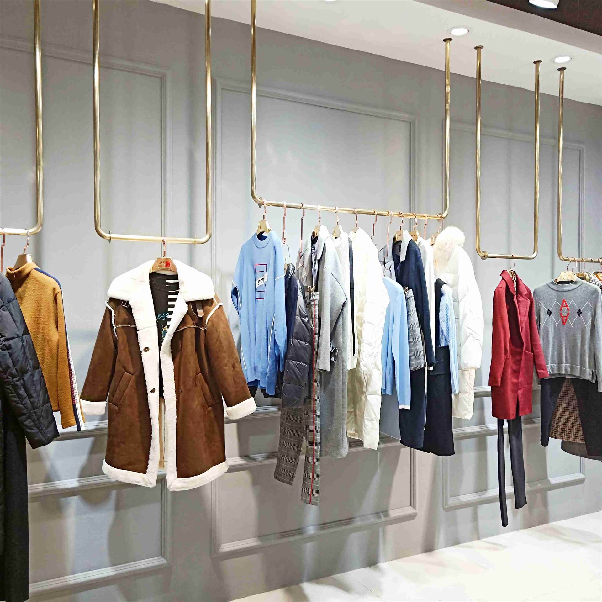 杭州品牌折扣女装依目了然18年秋冬款货源分份批发